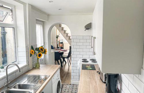 The Racecourse - Quaint Victorian Home With Free Parking - Foto 42