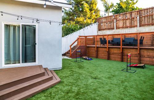 Newly Built Coastal Home with Yard - Foto 19