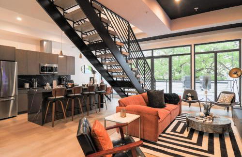 Unit 8 Spacious 2BR Penthouse Sleeps 8 - Photo 1