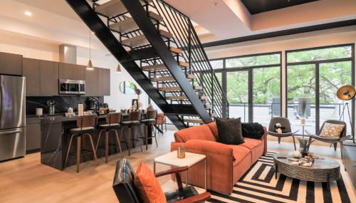 Unit 8 Spacious 2BR Penthouse Sleeps 8 - Photo 1