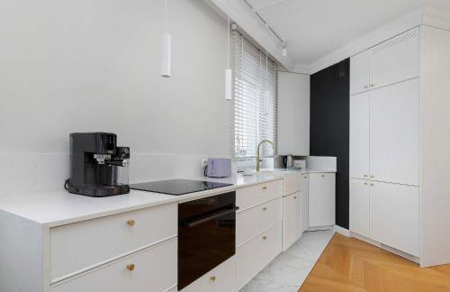 Elegant Apartment with Parking Space and Balcony by Noclegi Renters - Foto 14