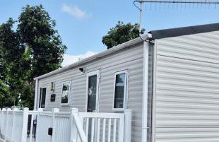 New 2 bed holiday home with decking in Rockley Park Dorset near the sea - Photo 4