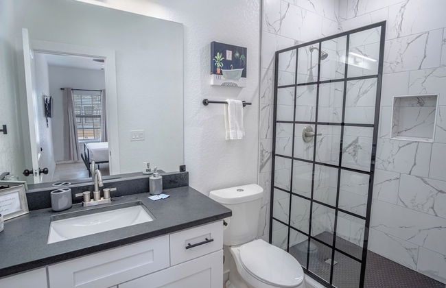 Experience Modern Luxury! 3br/2.5ba Home Near DT - Foto 11