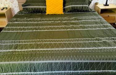 Modern 5BR with Full Kitchen, Game Room, Fenced Yard and BBQ Grill - Foto 15