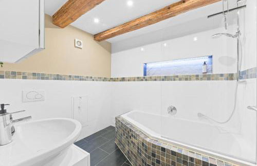 TOP Apartments - Moderne Altbauwohnung im Zentrum Ludwigsburg - Kingsize Bett - Netflix - 80qm - 24h Check-In - Foto 7