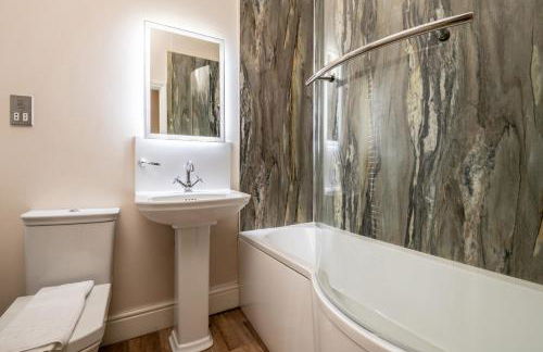 Downwood Vineyard Manor House in Idyllic Countryside - Photo 49