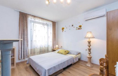 Amazing Apartment In Bakar With Kitchen - Photo 4