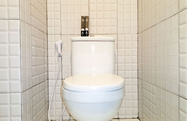 Homey And Comfortable Studio At De Prima Apartment - Photo 11