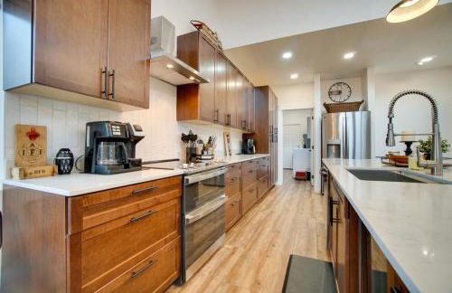 Modern Donnelly Cabin with Private Hot Tub - Foto 8