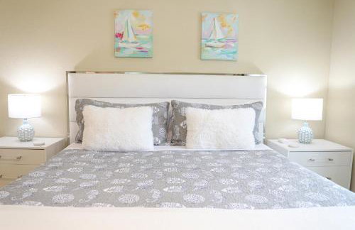 Sunnyside Palms - 2BR, Poolside, 5 min to Beach - Foto 26