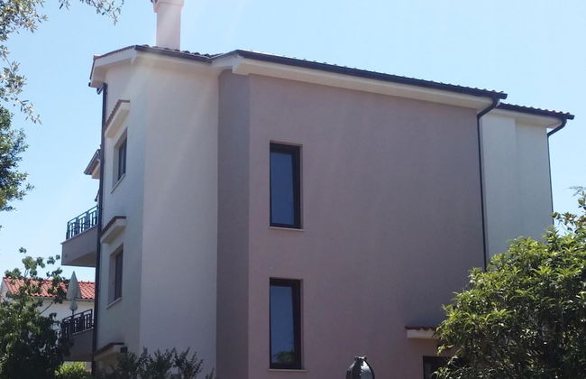 Scenic and Refined Krk Apartment With Terrace - Photo 8