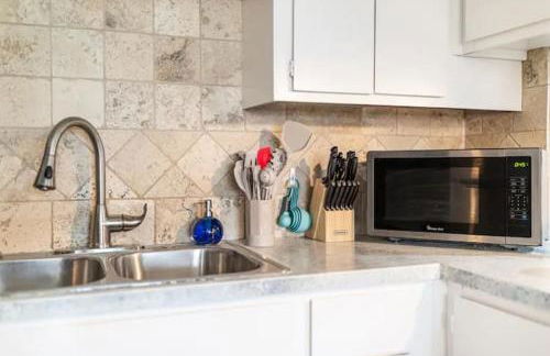 Charming 2BR in Central Lawton - Near Fort Sill - Photo 18