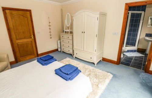 Charlecote House - Photo 12