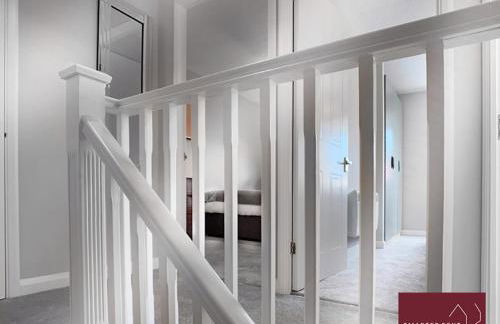 Wokingham - 2 Bed Stylish House, Central - Parking - Foto 8