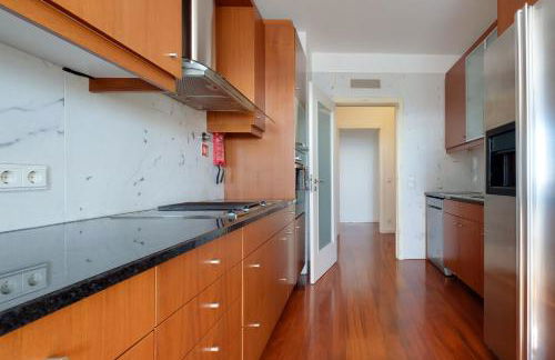 Skyview 2BR with Balcony and Garage - Foto 44