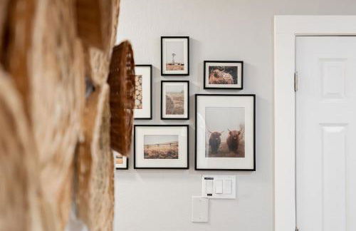 Light-filled retreat w hot tub & firepit - Foto 19