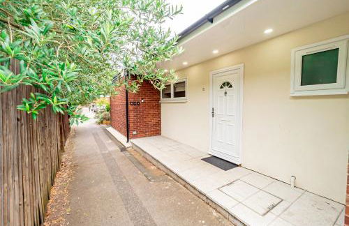 Modern 3-Bedroom 2-Bathroom Flat with Garden at Hanwell - Foto 20