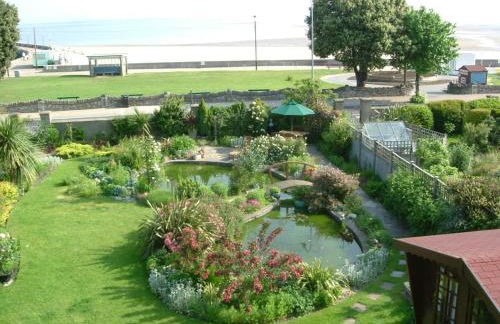 Sea view flat at Claverton House - Photo 1