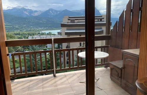 Studio Embrun à 10 mn à pied plan d eau de 2 à 4 personnes sans linge de lit ni serviettes situé 3 chemin de chadenas - Photo 1