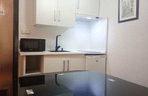 Two-bedroom apartment, central location, with terrace, WiFi, and metro nearby - Photo 24