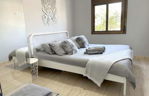 8 min walk to the beach & 10 min walk to Convention Centre ! - Photo 12