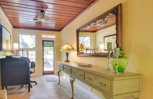 Riverfront Getaway with Hot Tub and Game Room! - Foto 15