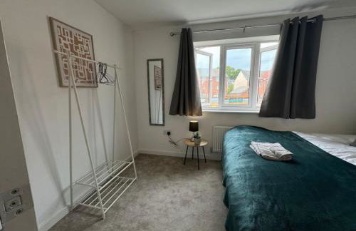 Bolehyde House, Sleeps 6, 3 Bedrooms, North Swindon location, Parking - Foto 9