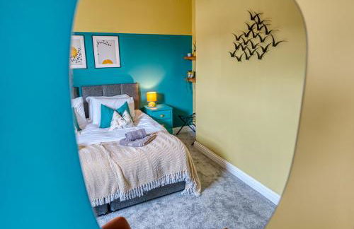 2-Bedroom Modern, Stunning & Stylish Contractor House, Sleeps 4, Prime Portsmouth Location with Free Parking Permit - by Blue Puffin Stays - Foto 2