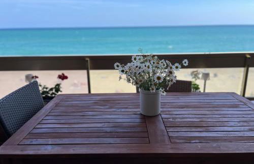 Acogedor y Amplio Apartamento familiar a pie de playa - Photo 1