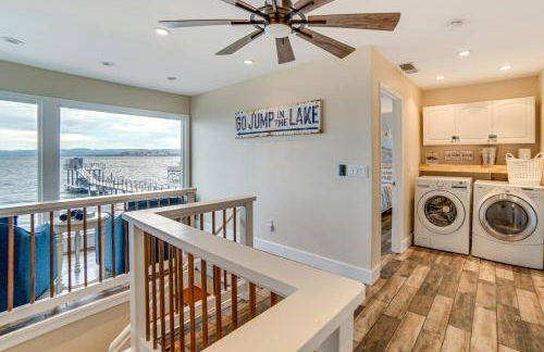 Waterfront Clear Lake Home with Game Room and Deck! - Foto 32