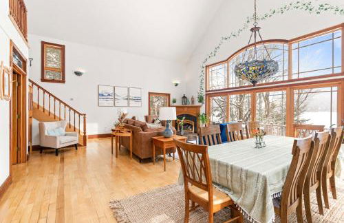 Spacious Lakefront Retreat w/Stunning Views - Foto 18