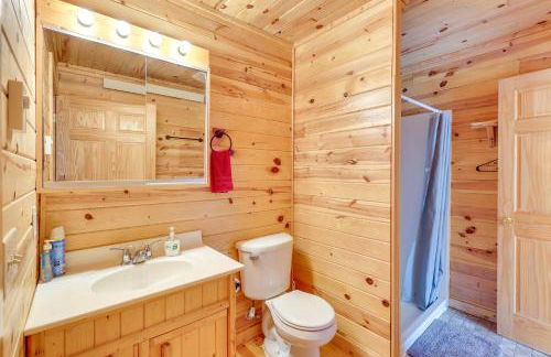 Wraparound Deck and BBQ Pet-Friendly Deadwood Cabin - Foto 16