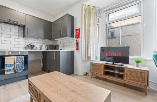 Contractor Stay - Newport Sleeps 5 with Wi-Fi - Foto 6