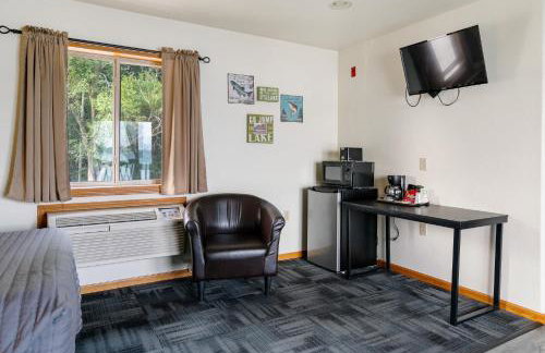 Fife Lake Lodge - Double Queen Room with Lake Access - Foto 21