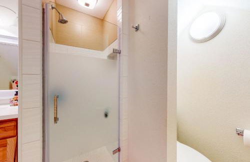 Lakefront Estate Stunning Views, Deck, Bar and Dock - Foto 30