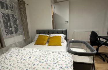 1st Studio Flat With full Private Toilet And Shower With its Own Kitchenette in Keedonwood Road Bromley A Fully Equipped Independent Studio Flat - Photo 53