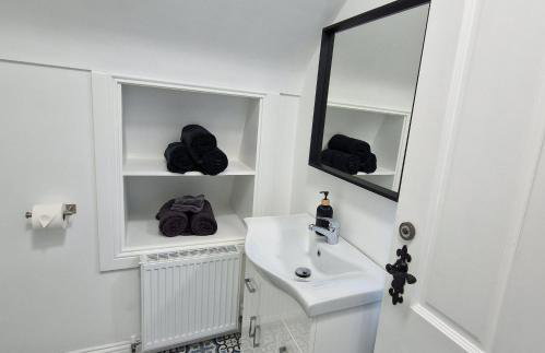 2 Bed cottage-Sleeps 4-Private Garden-Parking - Foto 6