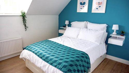 Walking distance to hospital and town with free off-road parking - Foto 3