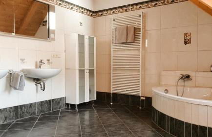 Cafe Altmühl, Ferienwohnungen Gästehaus Krimhilde direkt am Wasser - Foto 16