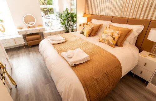 THE PALMS Lux living Condo B'mouth Town Centre & Beach - Photo 3