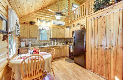 Backyard and Porch Rural Cosby Log Cabin! - Foto 8