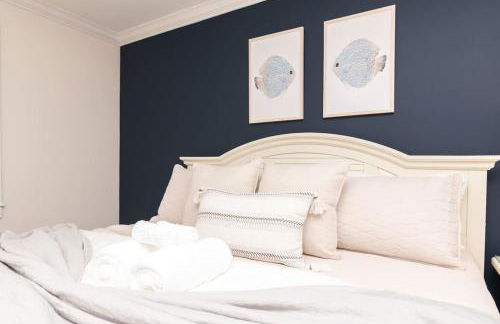 NEW 3BR-3BA Beach Block with Parking - Photo 22