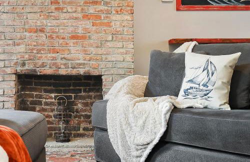 HostWise Stays - The "Row" House - Beautiful Space, Two King Beds - Photo 34