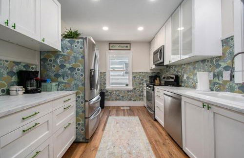 Bright & Stylish 4BR Spot - Close to Downtown Fun - Foto 16