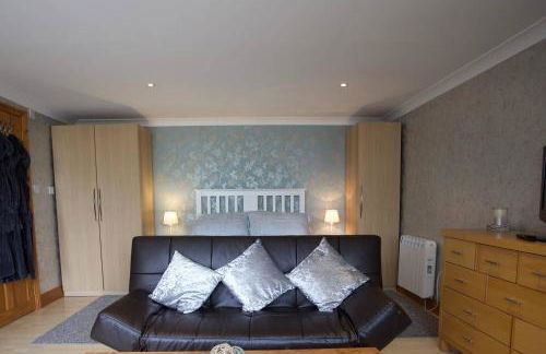 Highridge Apartment - Photo 11