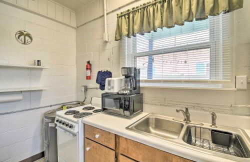 Steps to Ocean Breezy Myrtle Beach Bungalow! - Foto 9