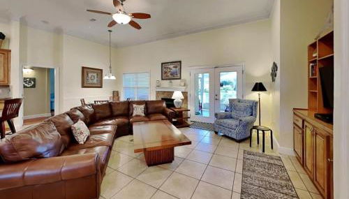 Beach Beauty 4 bed 3 bath home 5 min walk to beach in gated community - Foto 4