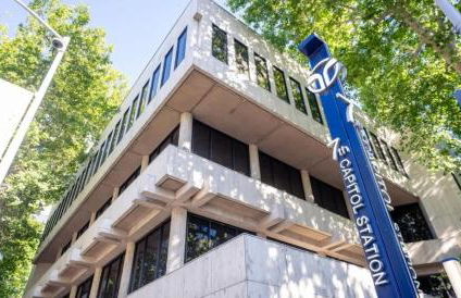 Balcony View and King Beds Walk to Golden 1 Center - Foto 31