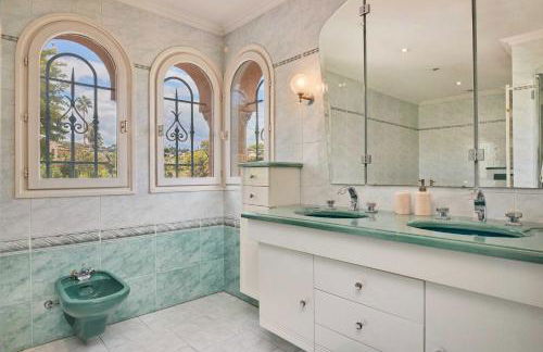 A C Villa with Pool & Jacuzzi 3BR 6P - Vallauris - Photo 17