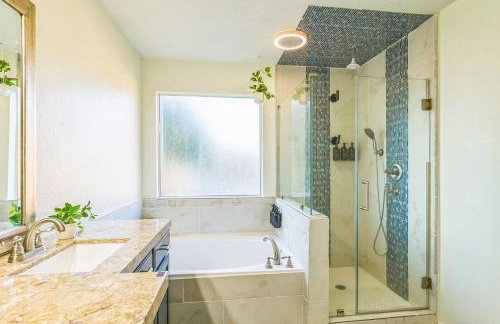 Cypress 5 Bedroom Retreat with Hot Tub, Firepit and Game Tables! Pet Friendly - Foto 51